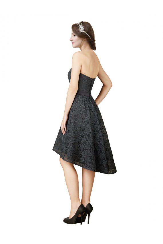 Gris ardoise Trapèze Dentelle Courte Asymétrique Robes demoiselle d'honneur / Robes de cocktail à Vendre